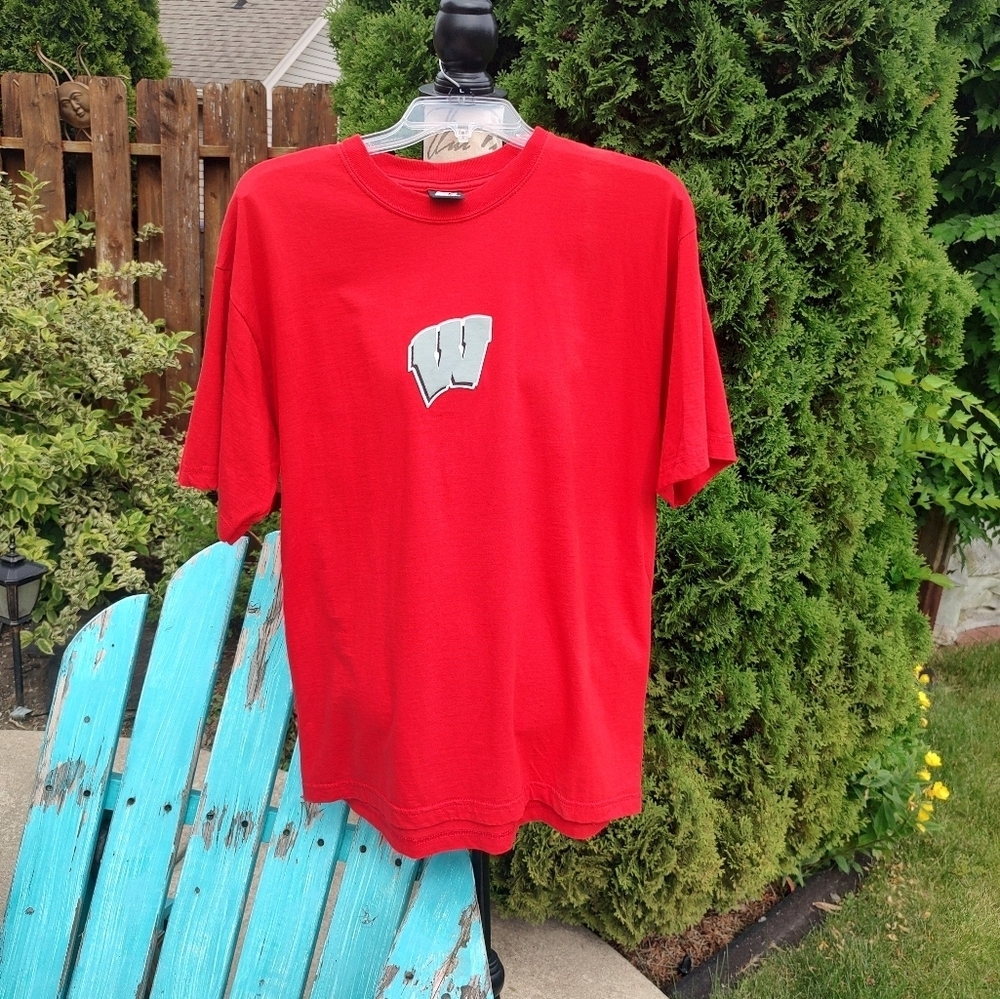💥 3/$20 Team Starter Medium Wisconsin Badger T-Shirt! - Picture 3 of 6